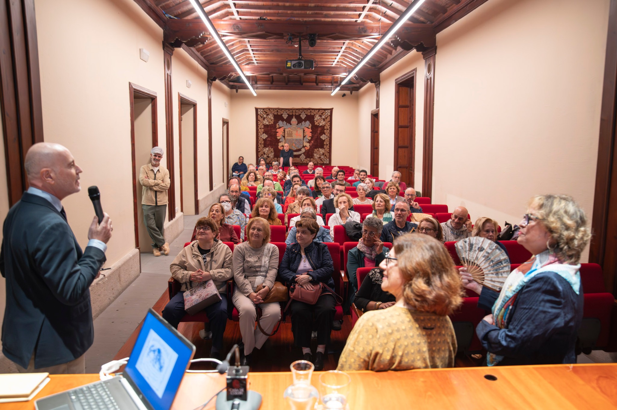 Daniel Montesdeoca ofrece la conferencia “Mozart, Néstor y Alfredo Kraus: Visiones del Don Giovanni”, en la Casa de Colón