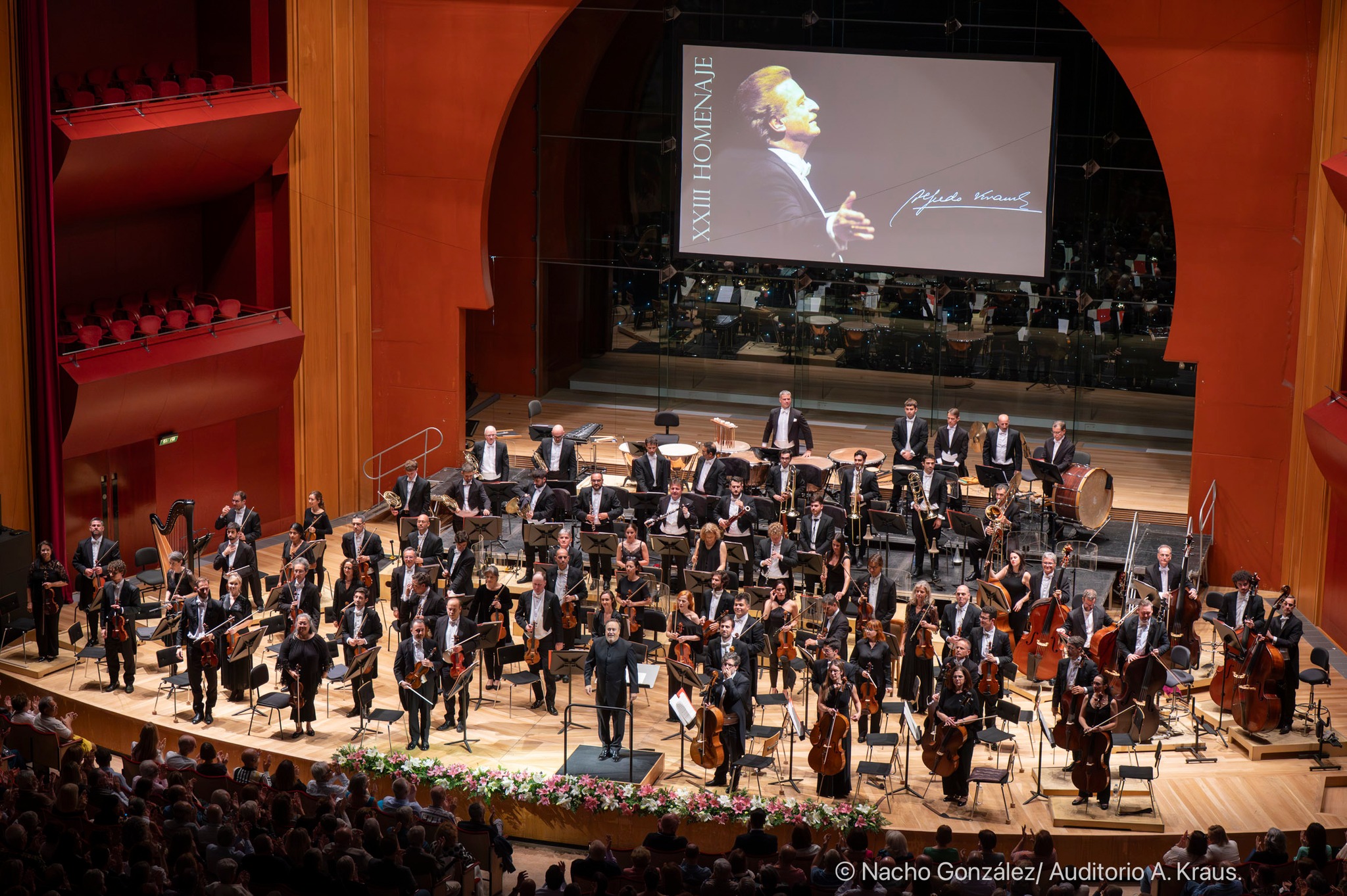 La soprano Jessica Pratt y la OFGC, bajo la dirección de Karel Mark Chichon, ofrecieron un vibrante concierto en homenaje a Alfredo Kraus con motivo del 98 aniversario de su nacimiento