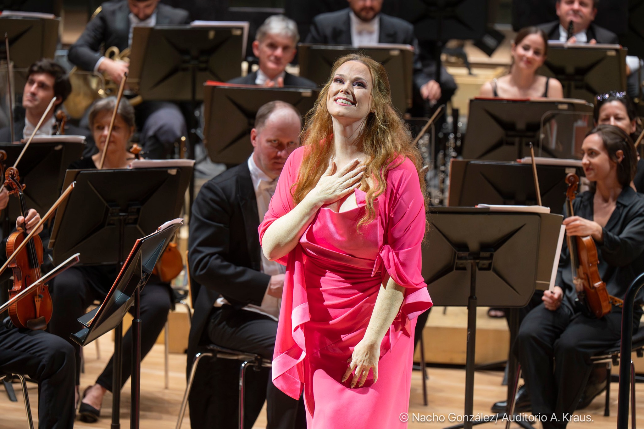 La soprano Jessica Pratt y la OFGC, bajo la dirección de Karel Mark Chichon, ofrecieron un vibrante concierto en homenaje a Alfredo Kraus con motivo del 98 aniversario de su nacimiento