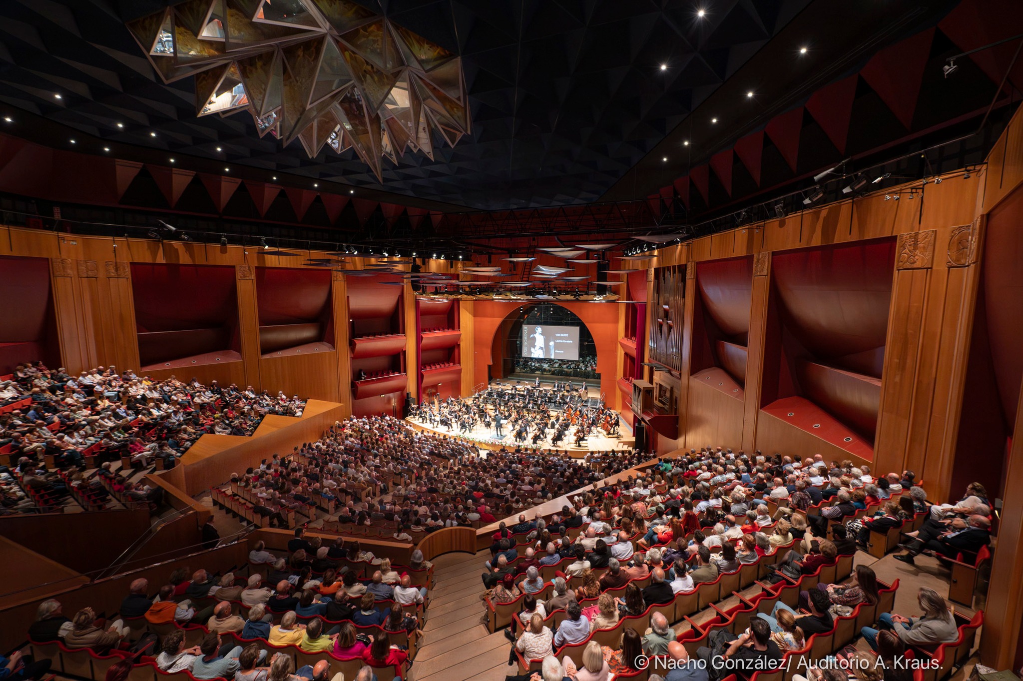 La soprano Jessica Pratt y la OFGC, bajo la dirección de Karel Mark Chichon, ofrecieron un vibrante concierto en homenaje a Alfredo Kraus con motivo del 98 aniversario de su nacimiento