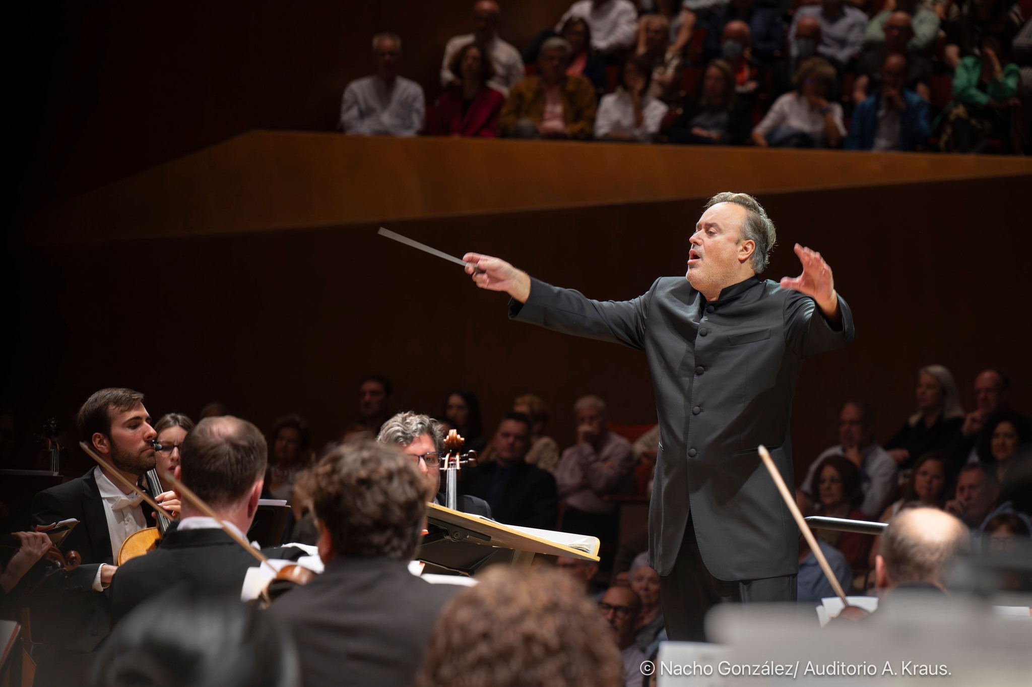 La soprano Jessica Pratt y la OFGC, bajo la dirección de Karel Mark Chichon, ofrecieron un vibrante concierto en homenaje a Alfredo Kraus con motivo del 98 aniversario de su nacimiento