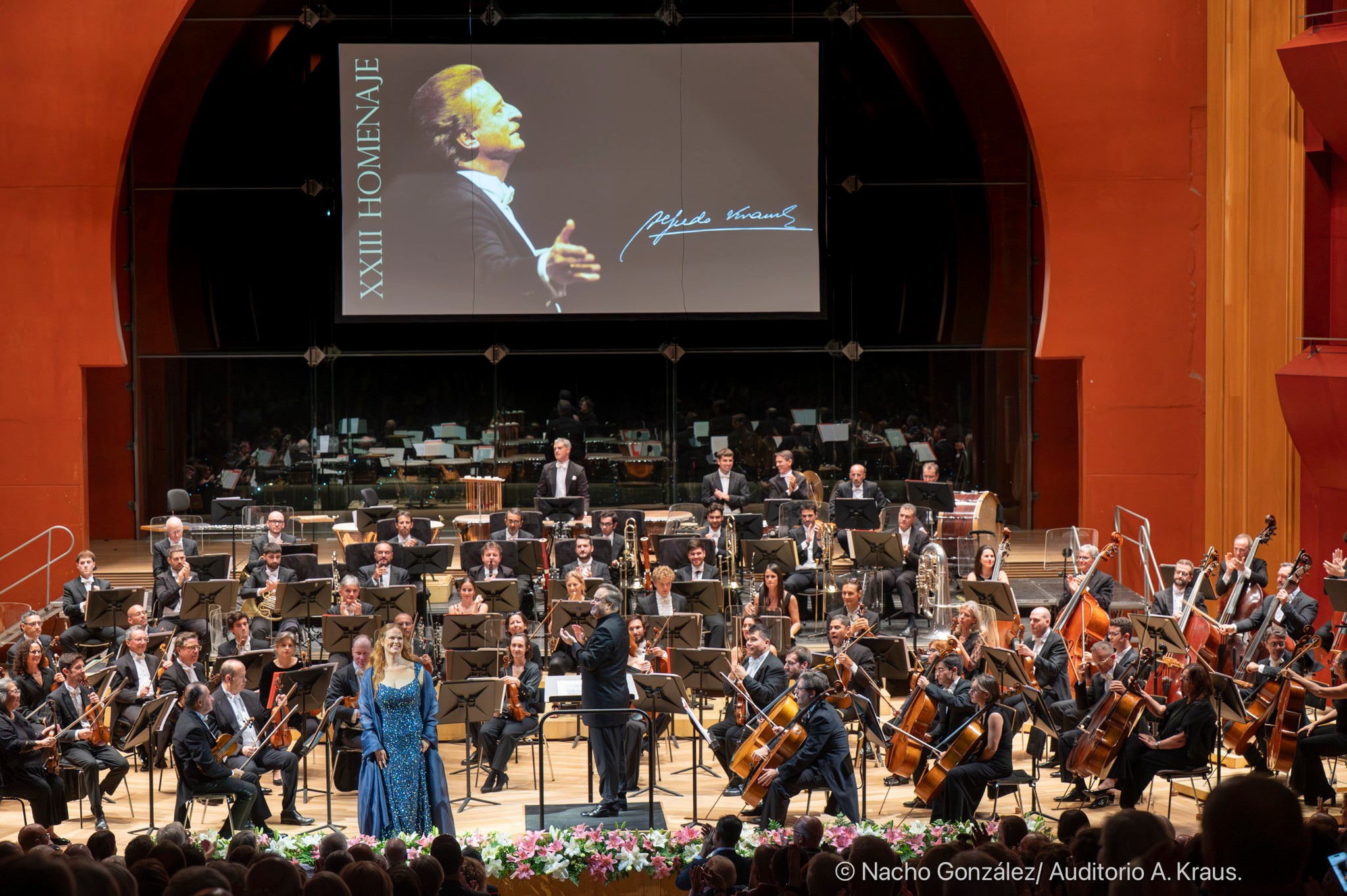La soprano Jessica Pratt y la OFGC, bajo la dirección de Karel Mark Chichon, ofrecieron un vibrante concierto en homenaje a Alfredo Kraus con motivo del 98 aniversario de su nacimiento